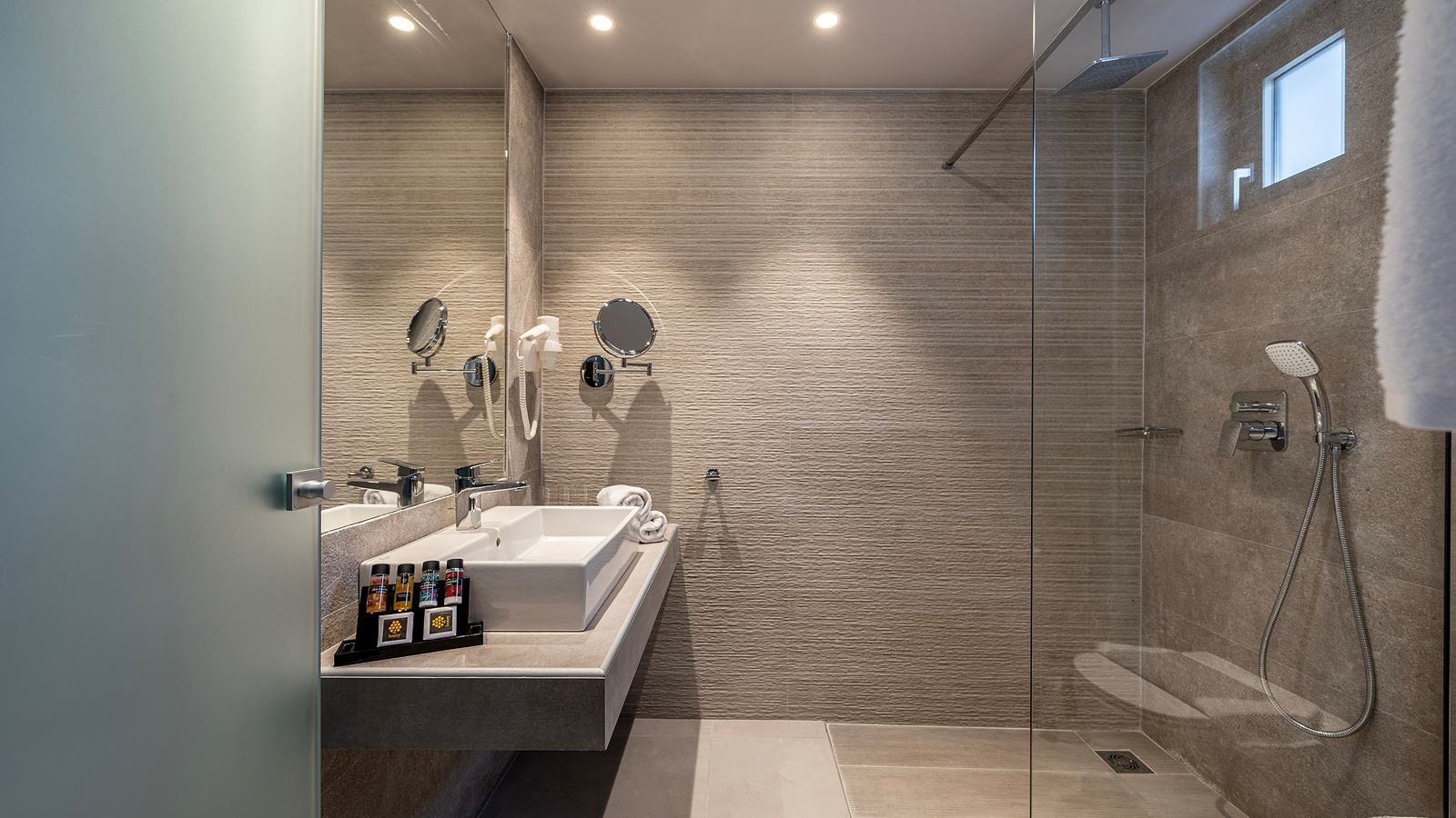 rooms-double-landview-balcony-or-terrace