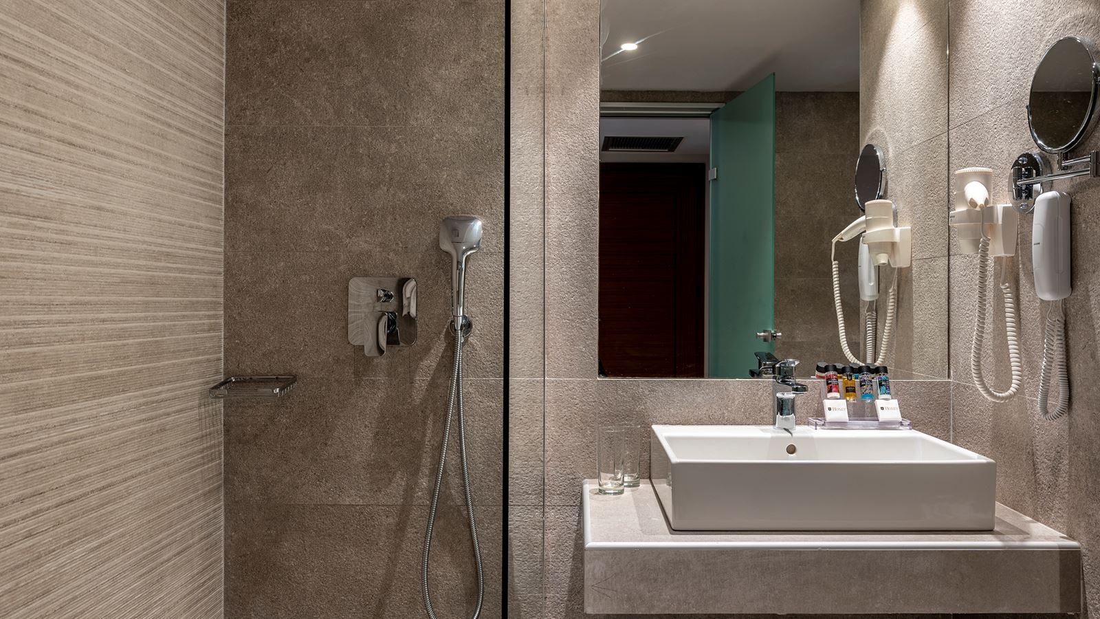 rooms-junior-suite-swim-up