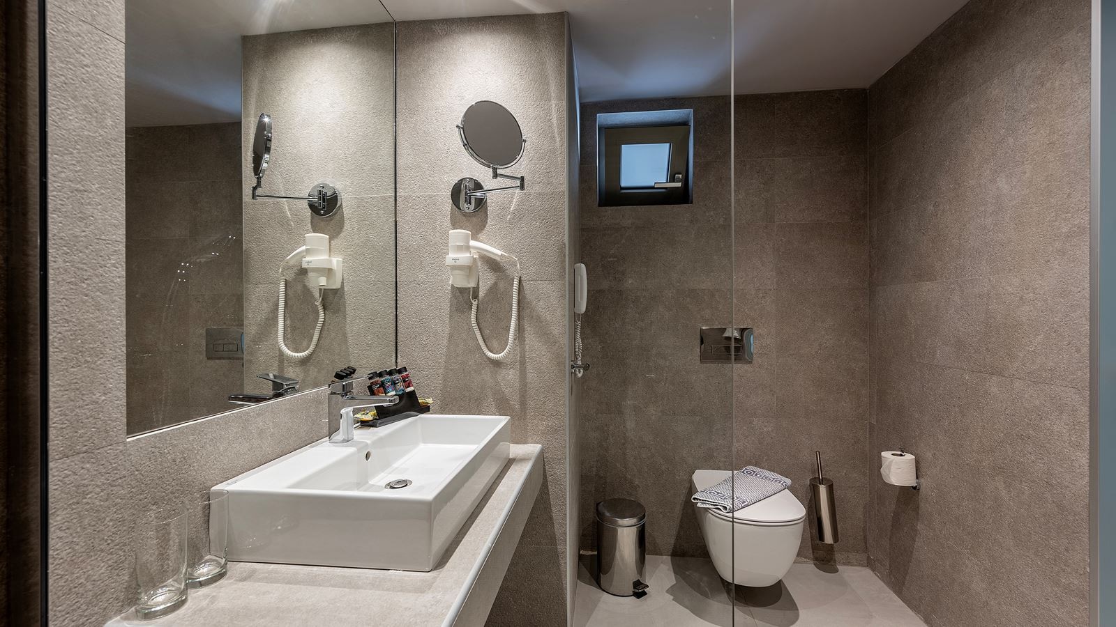 rooms-family-large-room-w-bunkbed-balcony-or-terrace