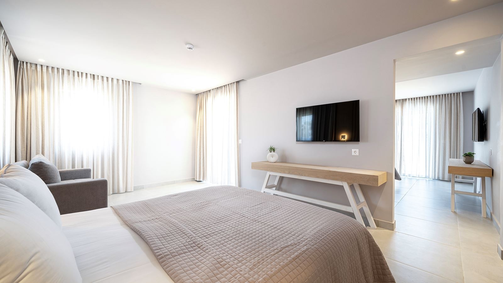 rooms-family-suite-land-view-balcony-or-terrace