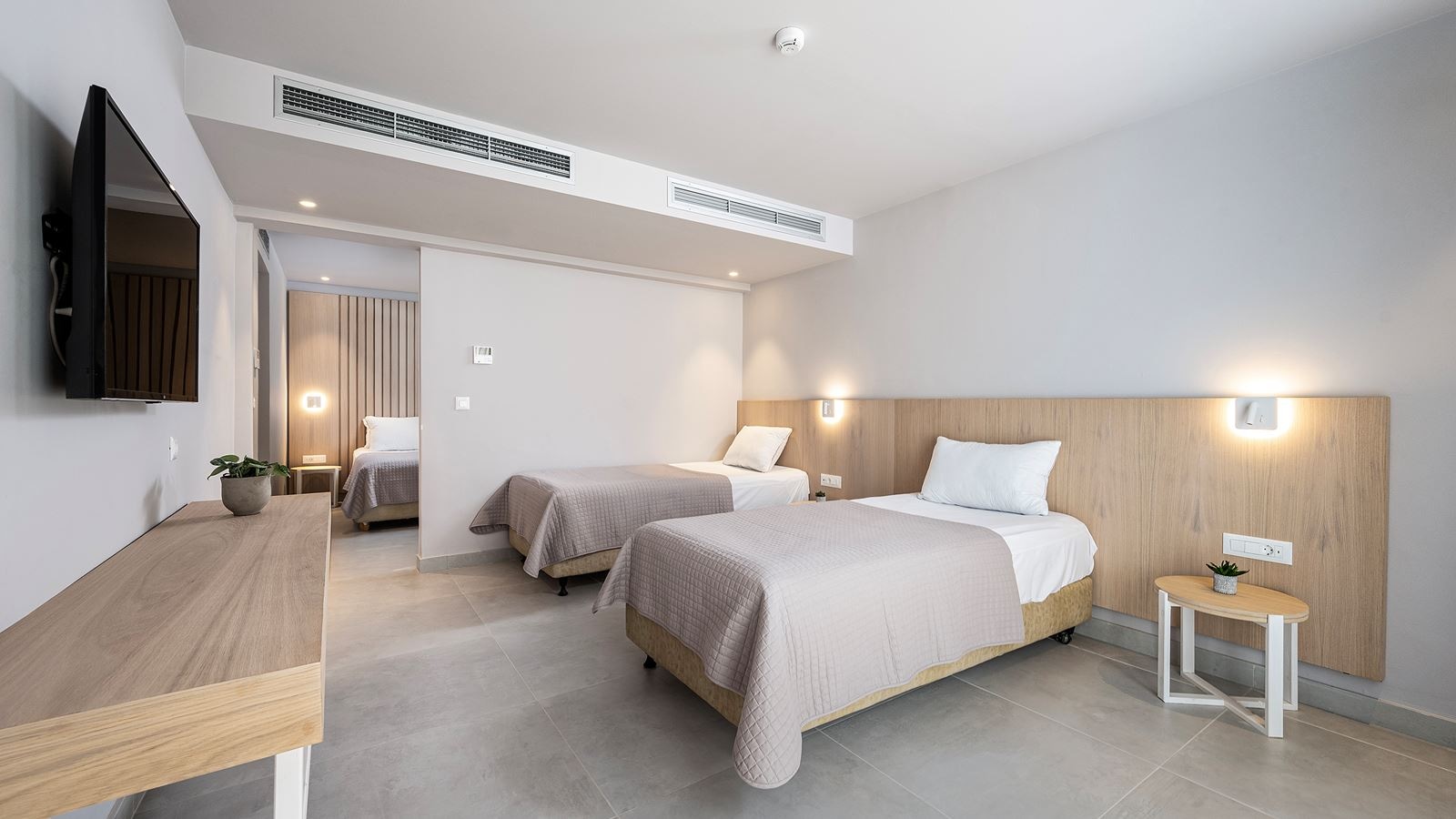 rooms-family-suite-land-view-balcony-or-terrace