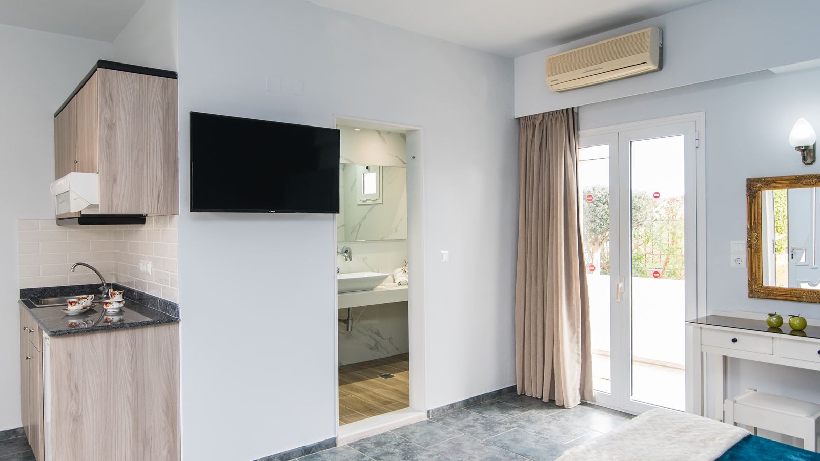 rooms-studio-superior-triple-garden-view