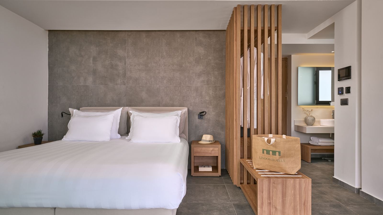 rooms-deluxe-junior-suite-private-pool-garden-view