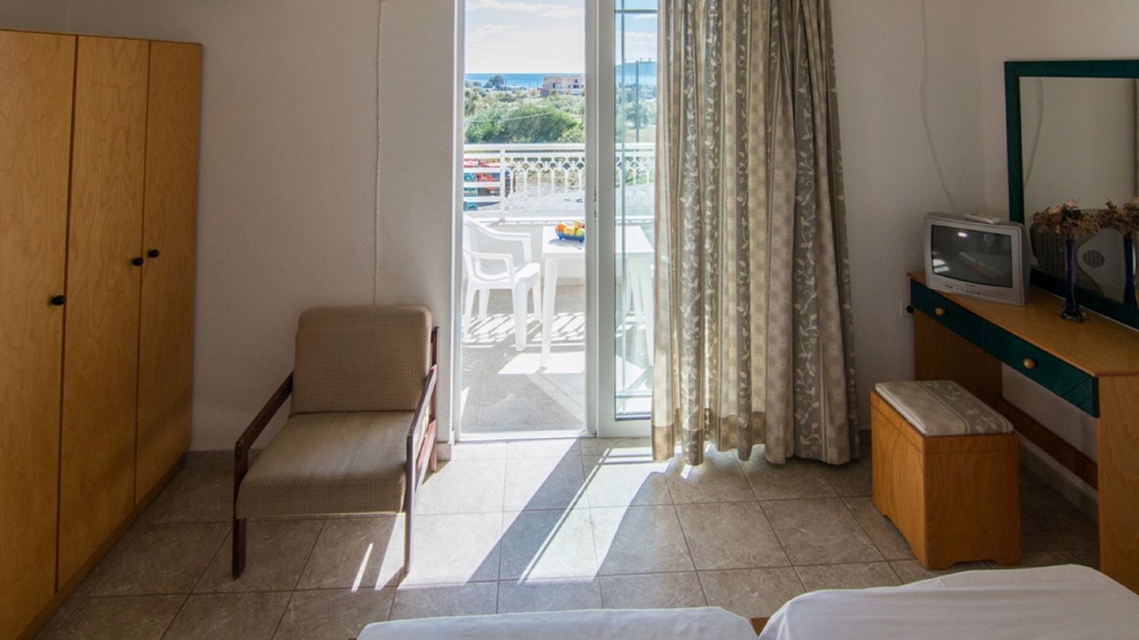 rooms-studio-balcony-or-terrace