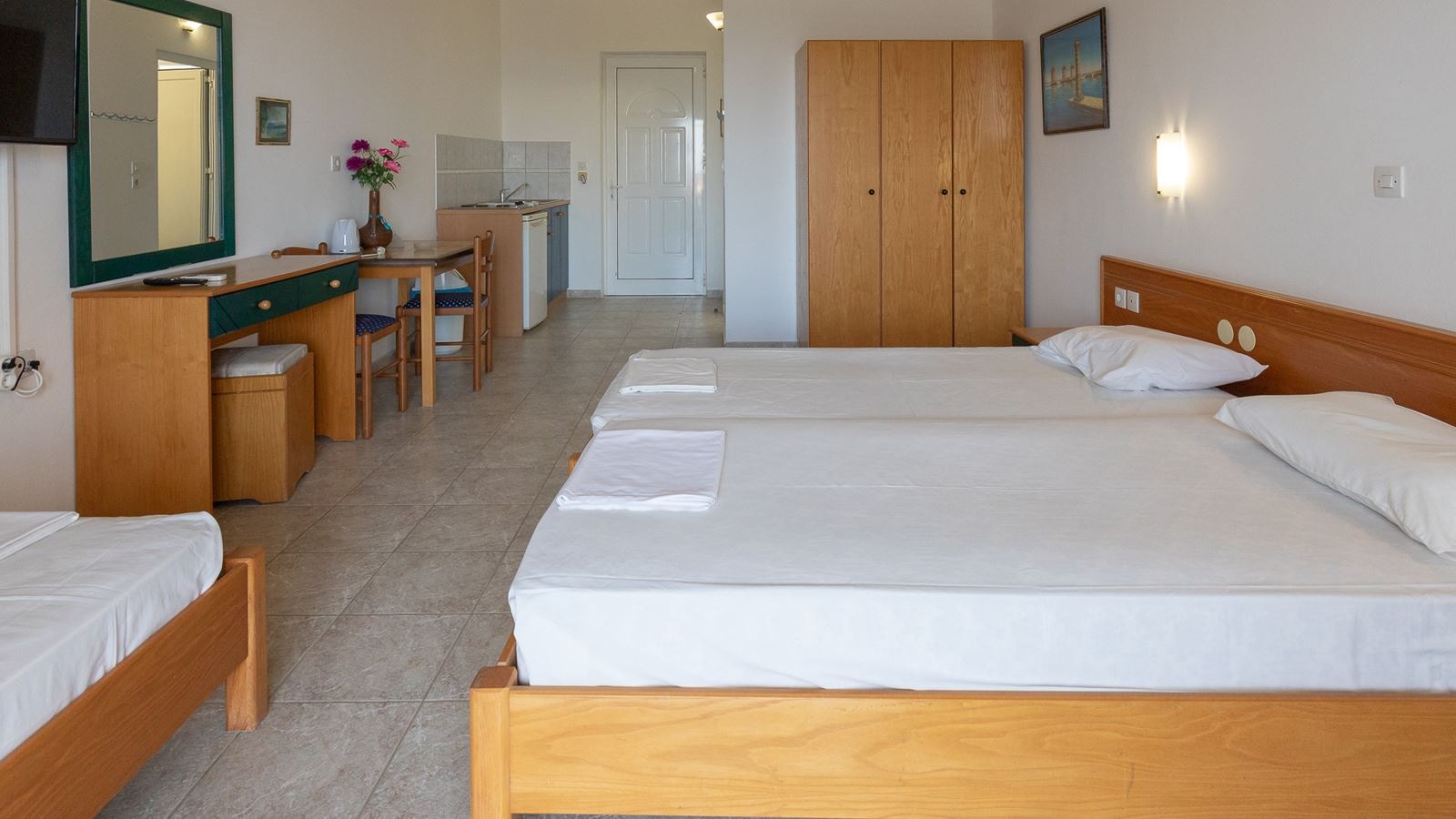 rooms-studio-balcony-or-terrace