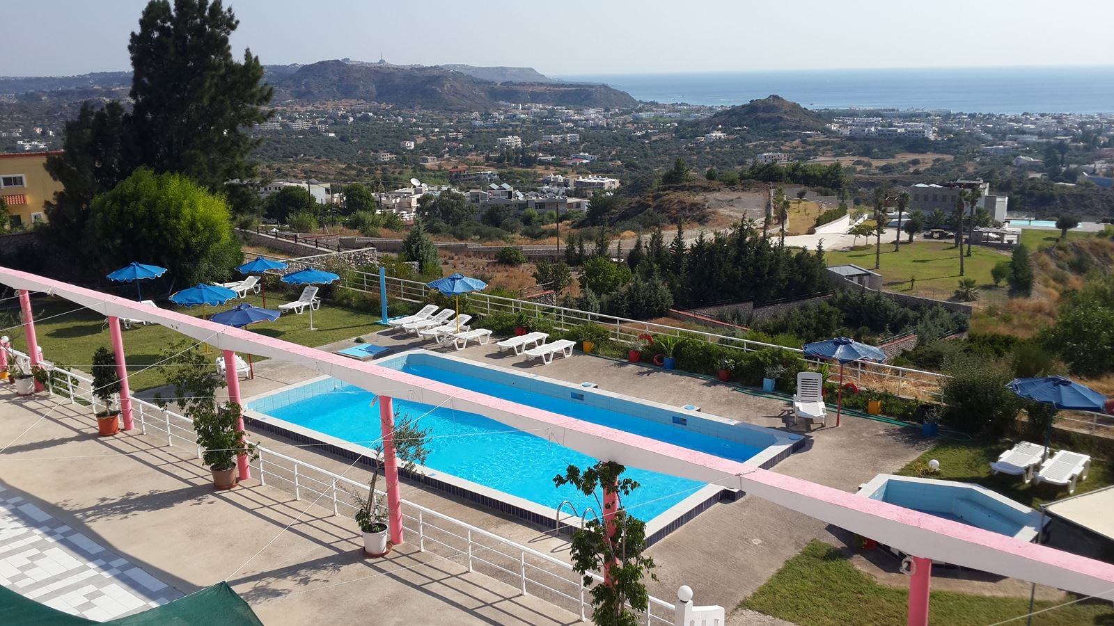rooms-studio-triple-balcony-or-terrace