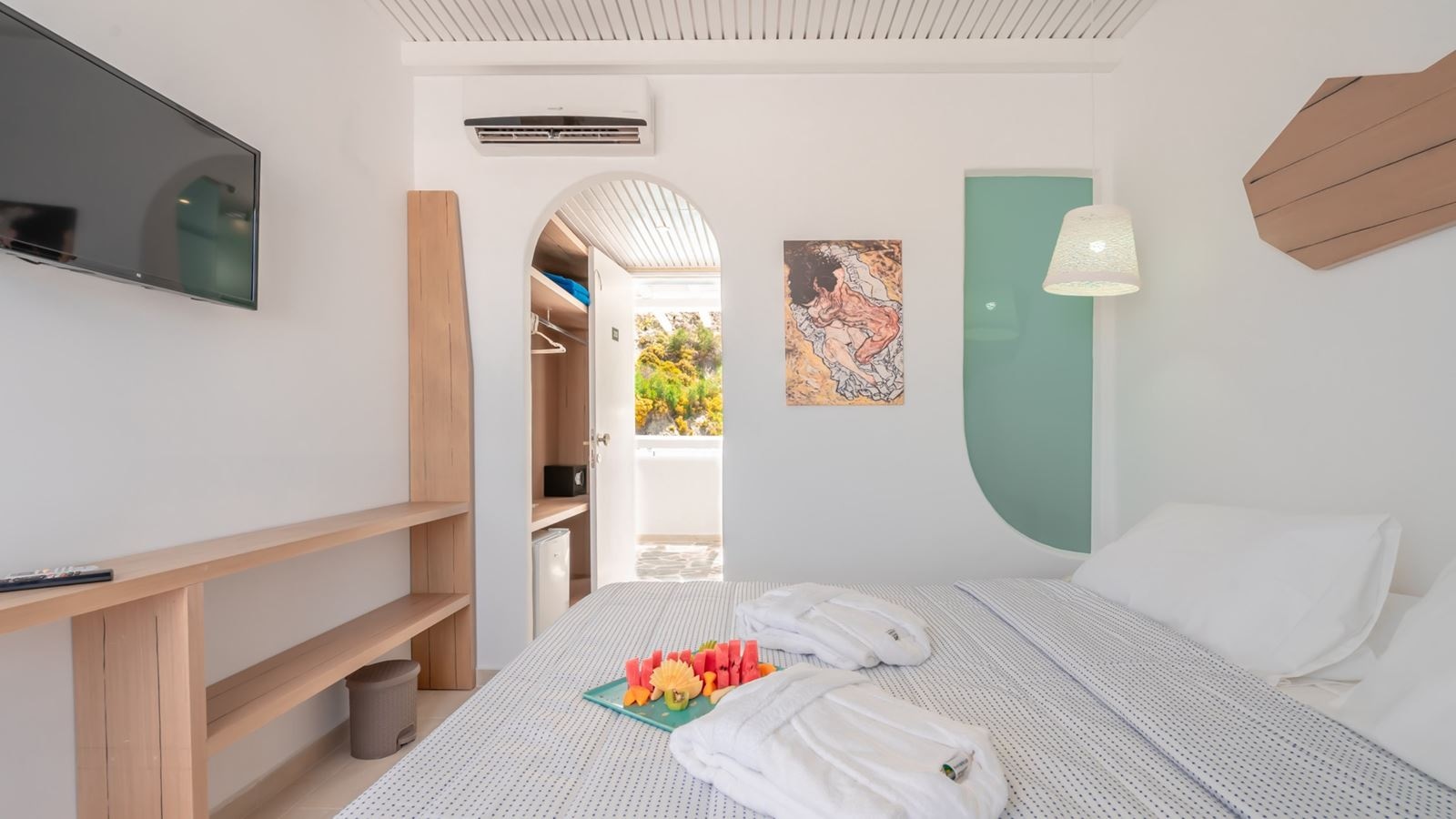 rooms-deluxe-double-room-with-balcony