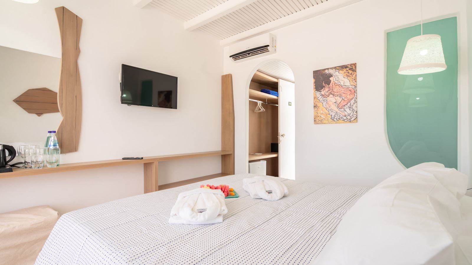 rooms-deluxe-double-room-with-balcony