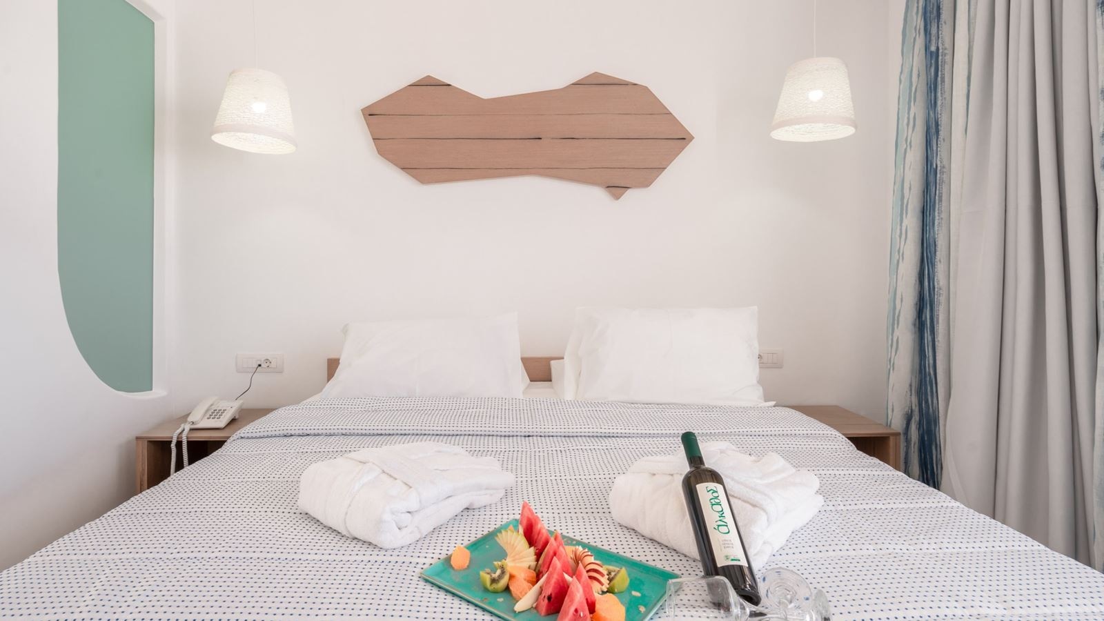 rooms-deluxe-double-room-with-balcony