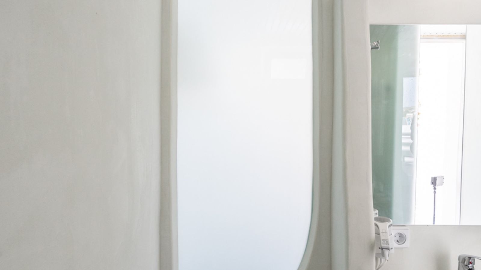 rooms-deluxe-double-room-with-balcony