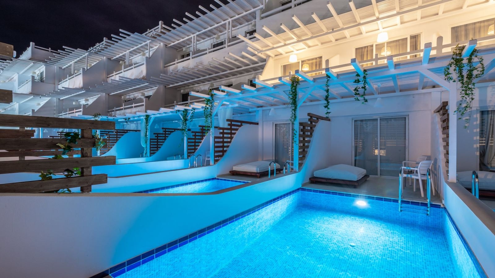rooms-premium-double-privatepool-with-balcony