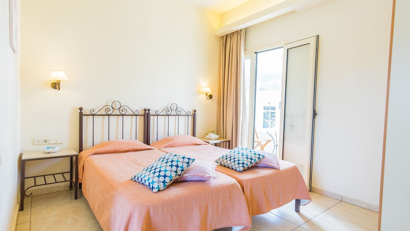 rooms-superior-studio-double-balcony-or-terrace