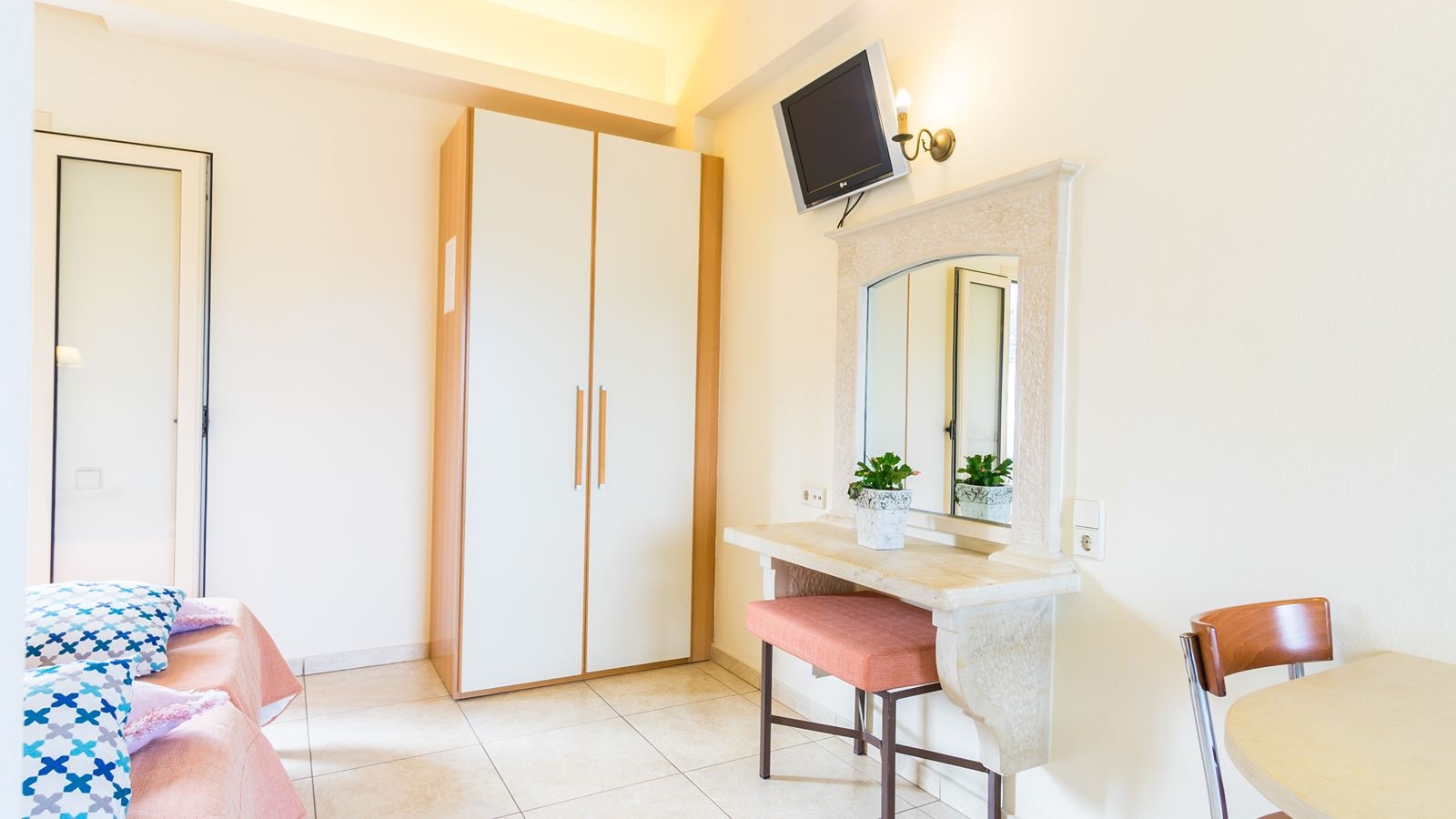 rooms-superior-studio-double-balcony-or-terrace