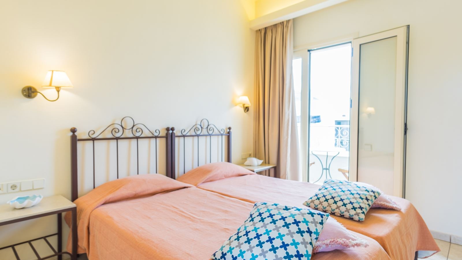 rooms-superior-studio-double-balcony-or-terrace