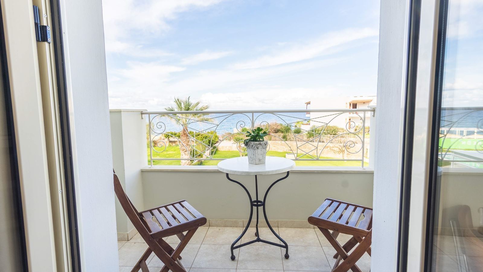 rooms-superior-1-bedroom-apartment-balcony-or-terrace