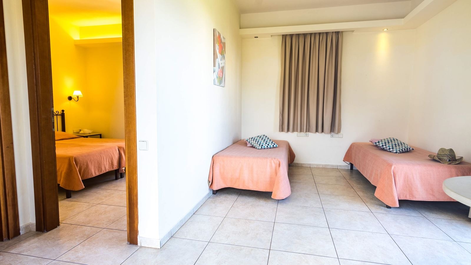 rooms-superior-1-bedroom-apartment-balcony-or-terrace