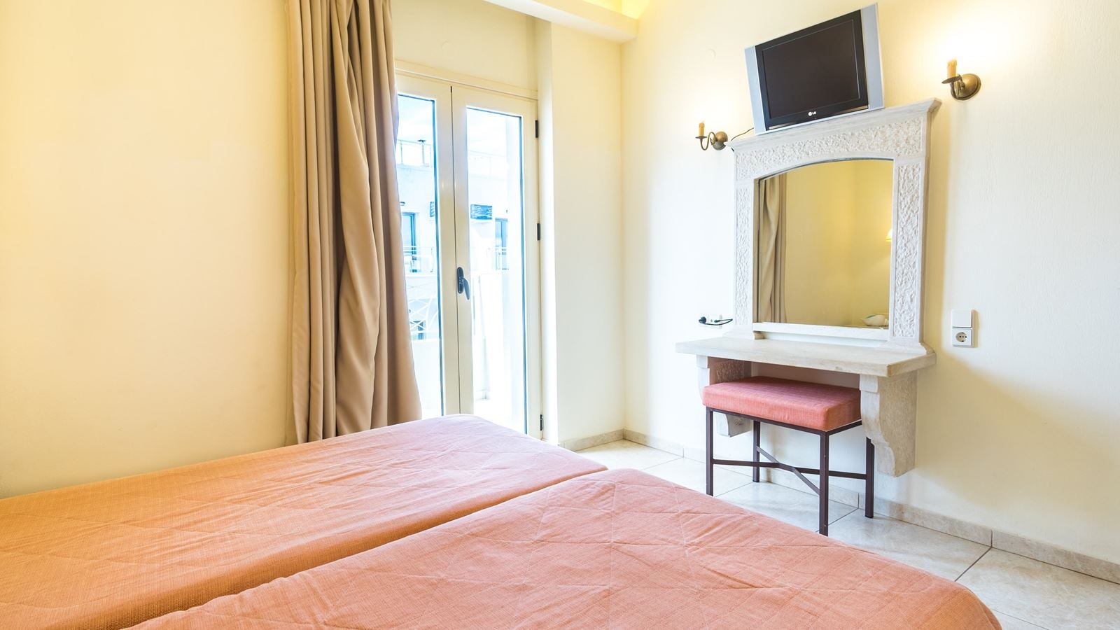 rooms-superior-1-bedroom-apartment-balcony-or-terrace