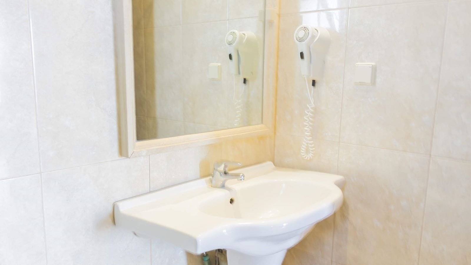 rooms-superior-1-bedroom-apartment-balcony-or-terrace