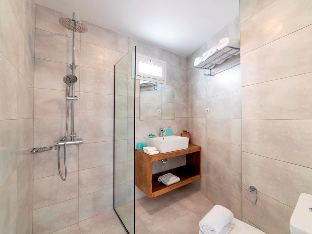 rooms-classic-double-tv