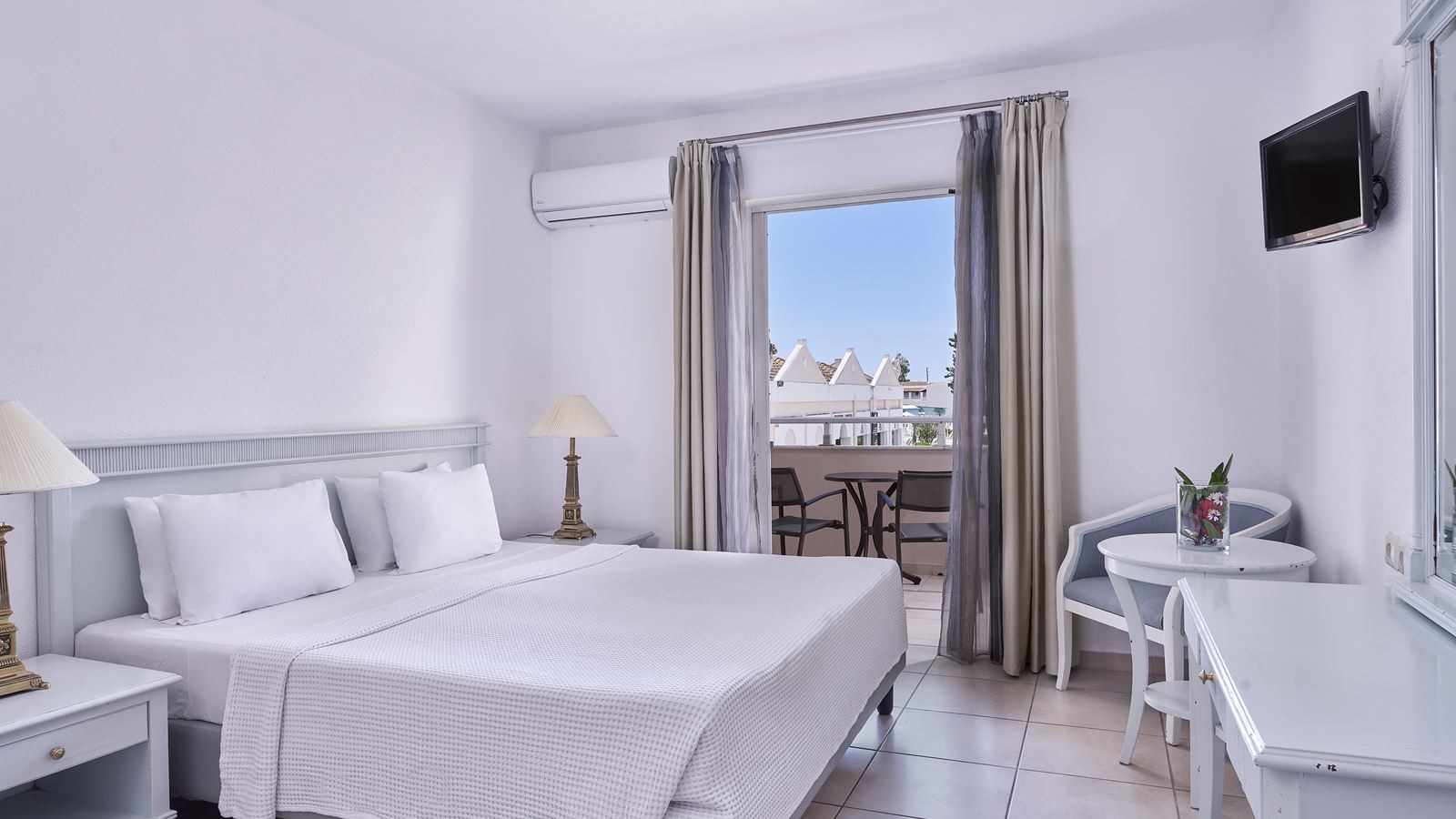 rooms-family-comfort-rooms-with-garden-view