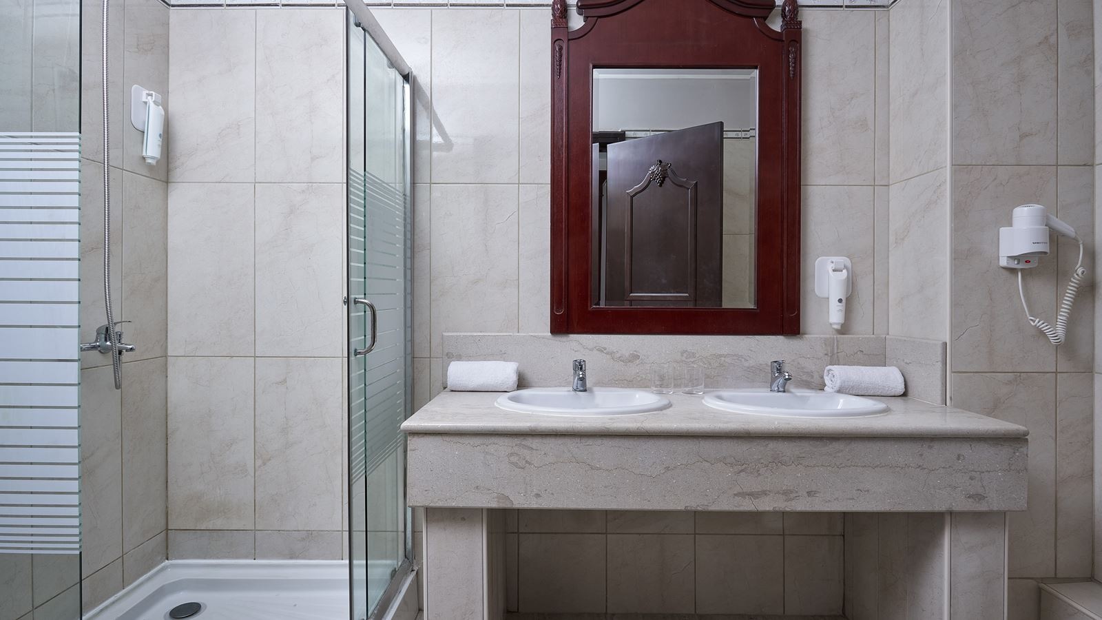 rooms-junior-suites-with-garden-view