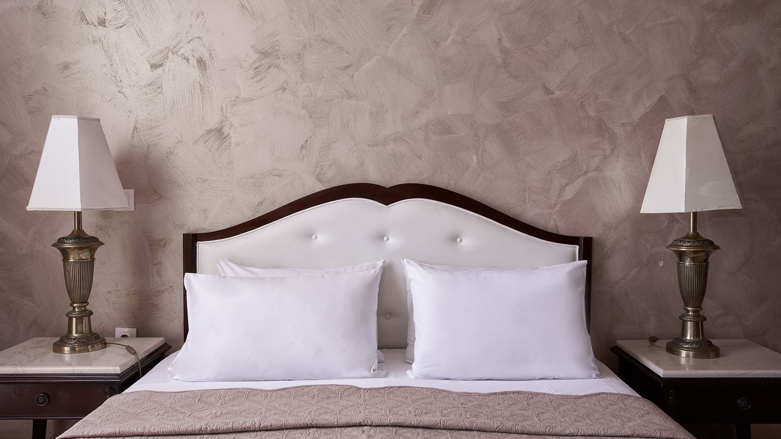 rooms-junior-suites-with-side-sea-view