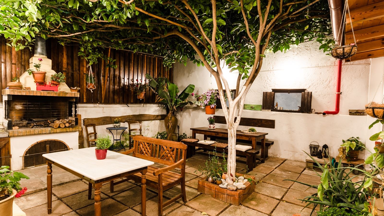 bars-bar-and-small-garden