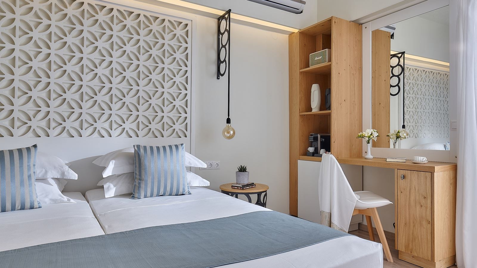 rooms-double-room-superior-balcony