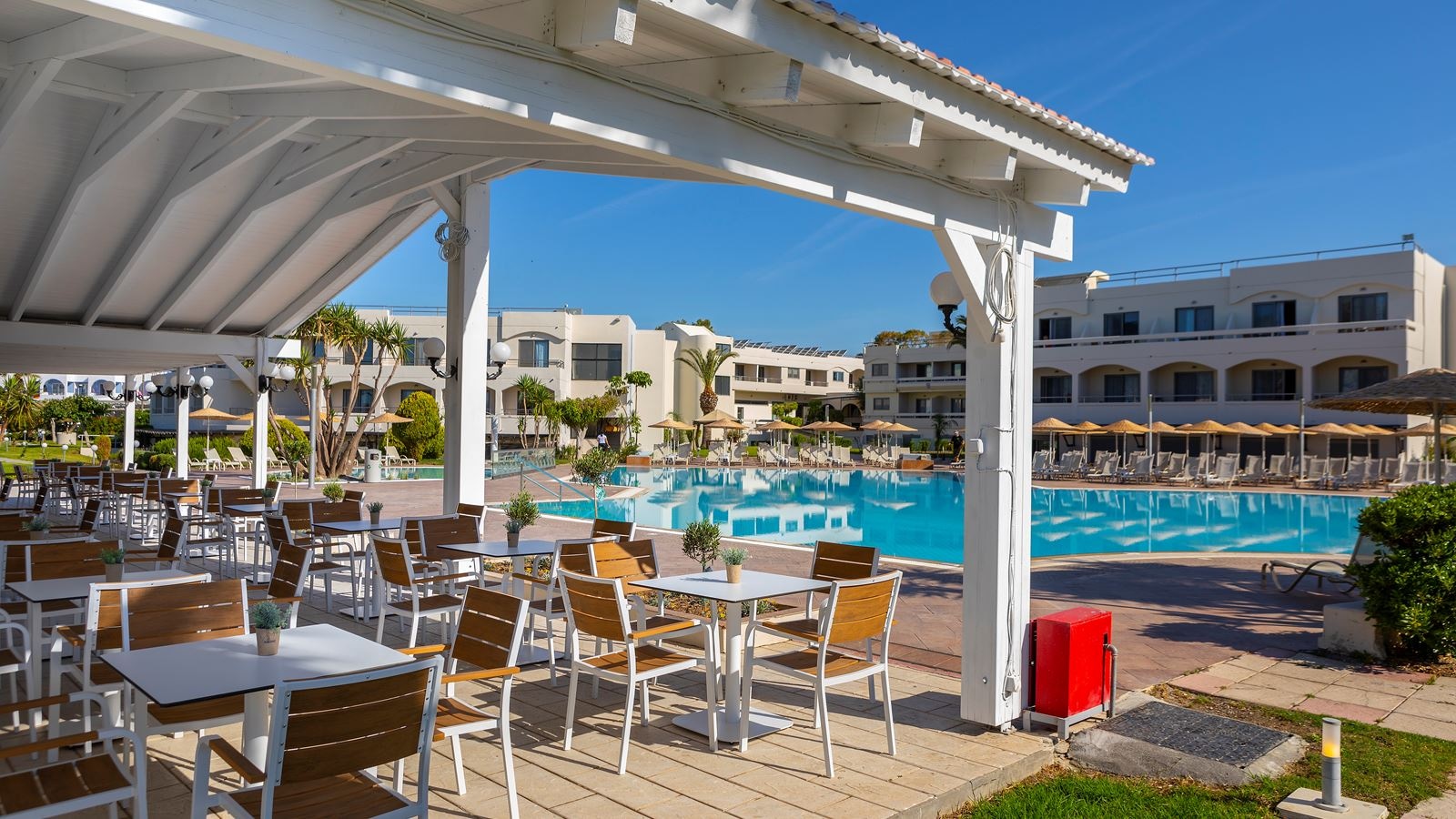 restaurants-thetis-pool-bar