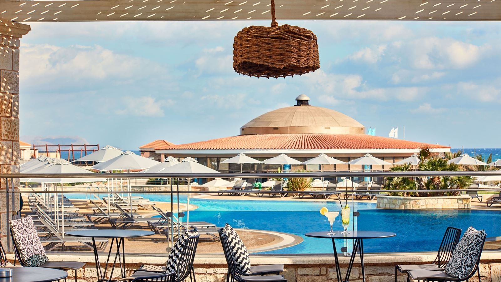 bars-splash-pool-bar