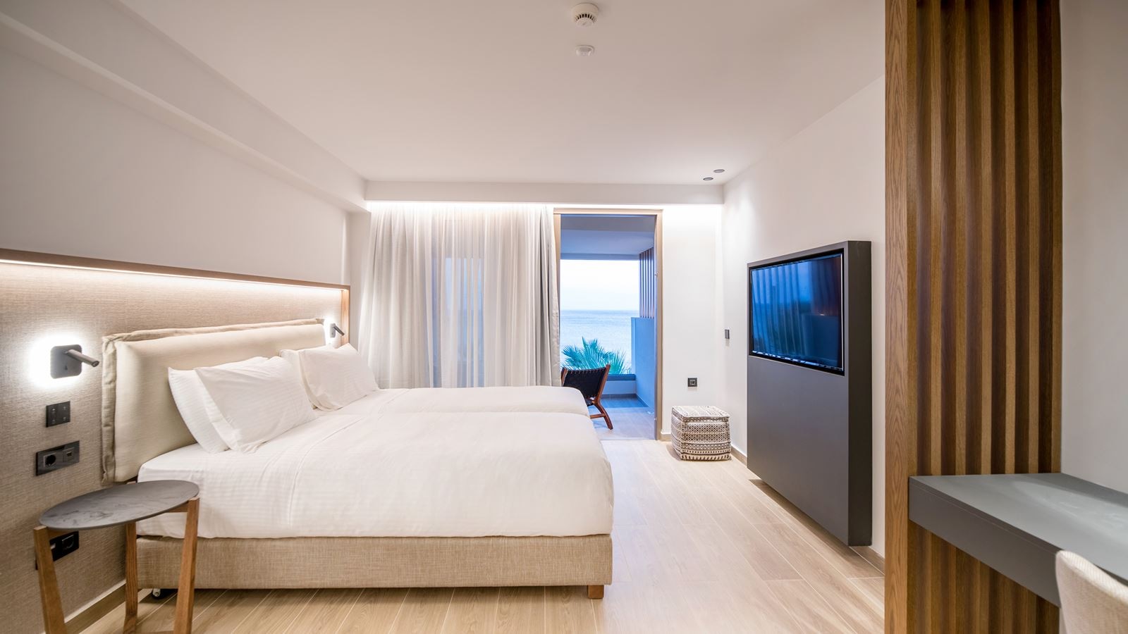 rooms-dazzling-blue-sea-view