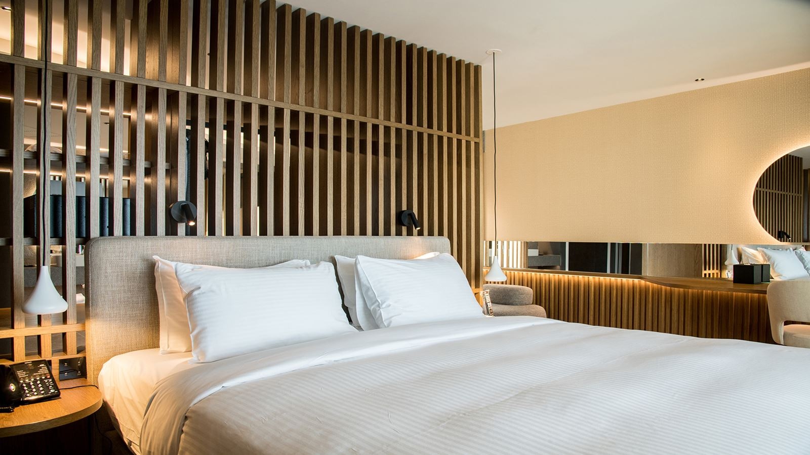 rooms-dazzling-suite-seaviewoutdoor-jacuzzi