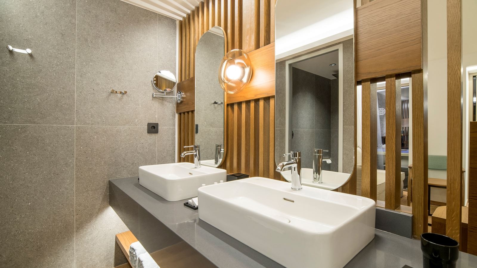 rooms-dazzling-junior-suite-seaviewoutdoor-jacuzzi