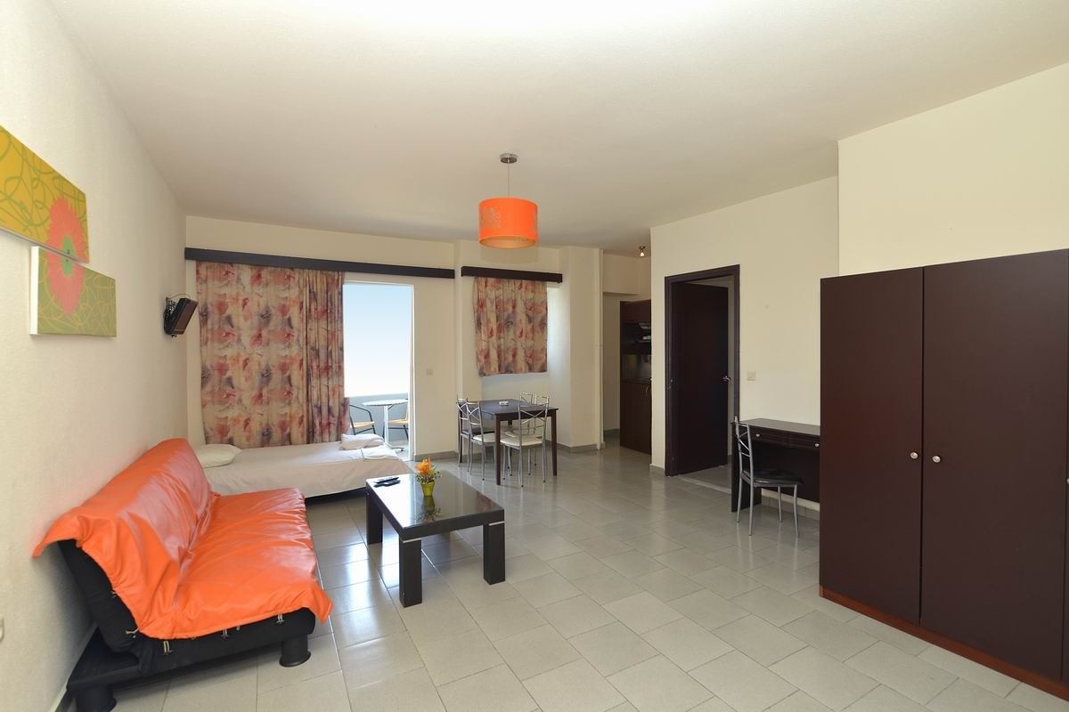 rooms-1-bedroom-apartment