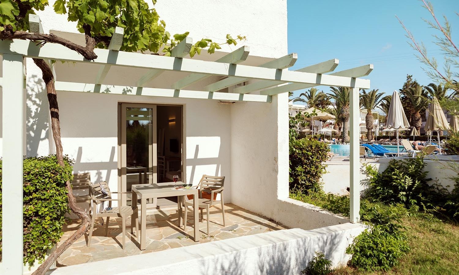 rooms-bungalow-gardenpoolview