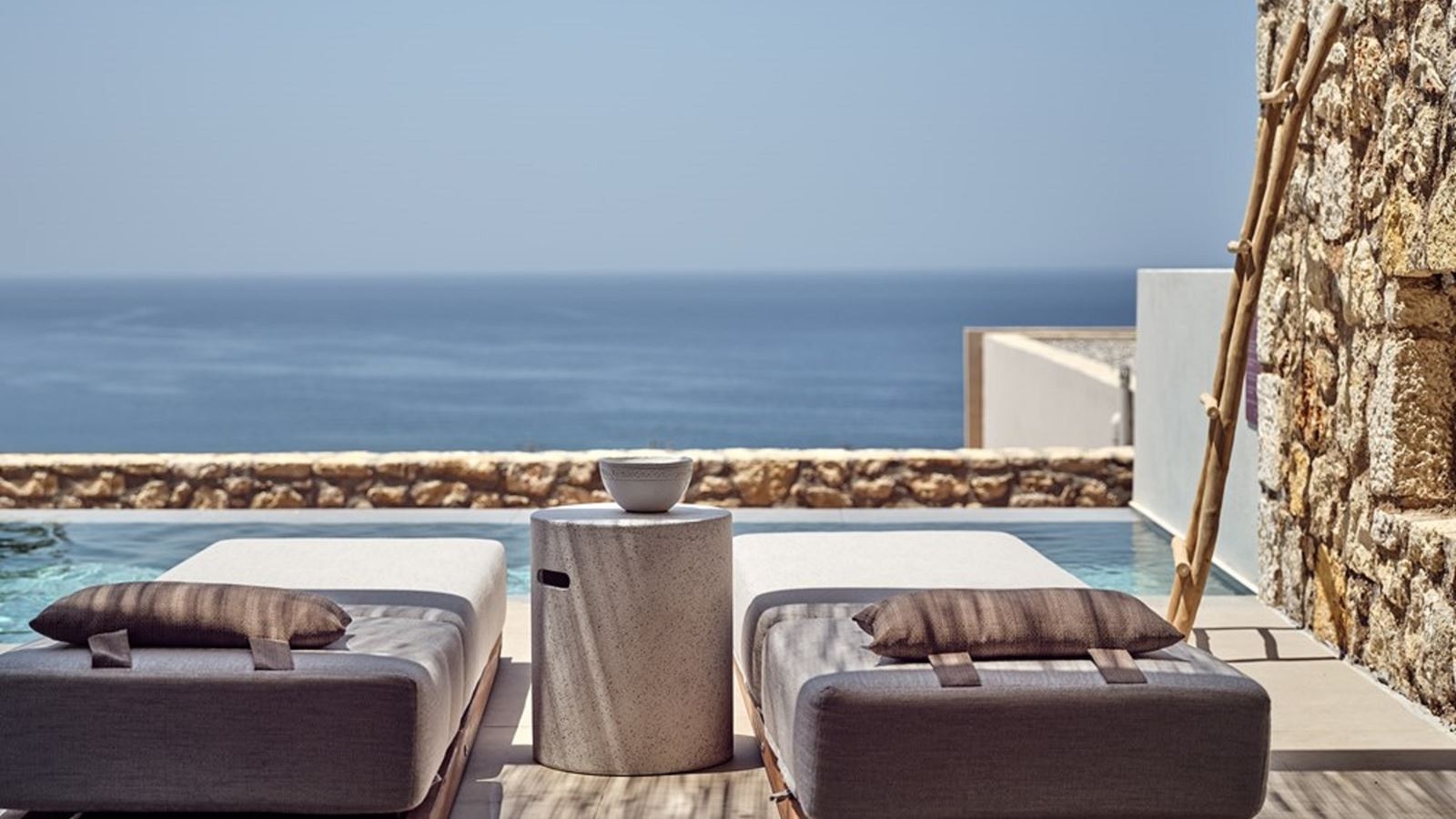 rooms-deluxe-sea-view-with-private-pool