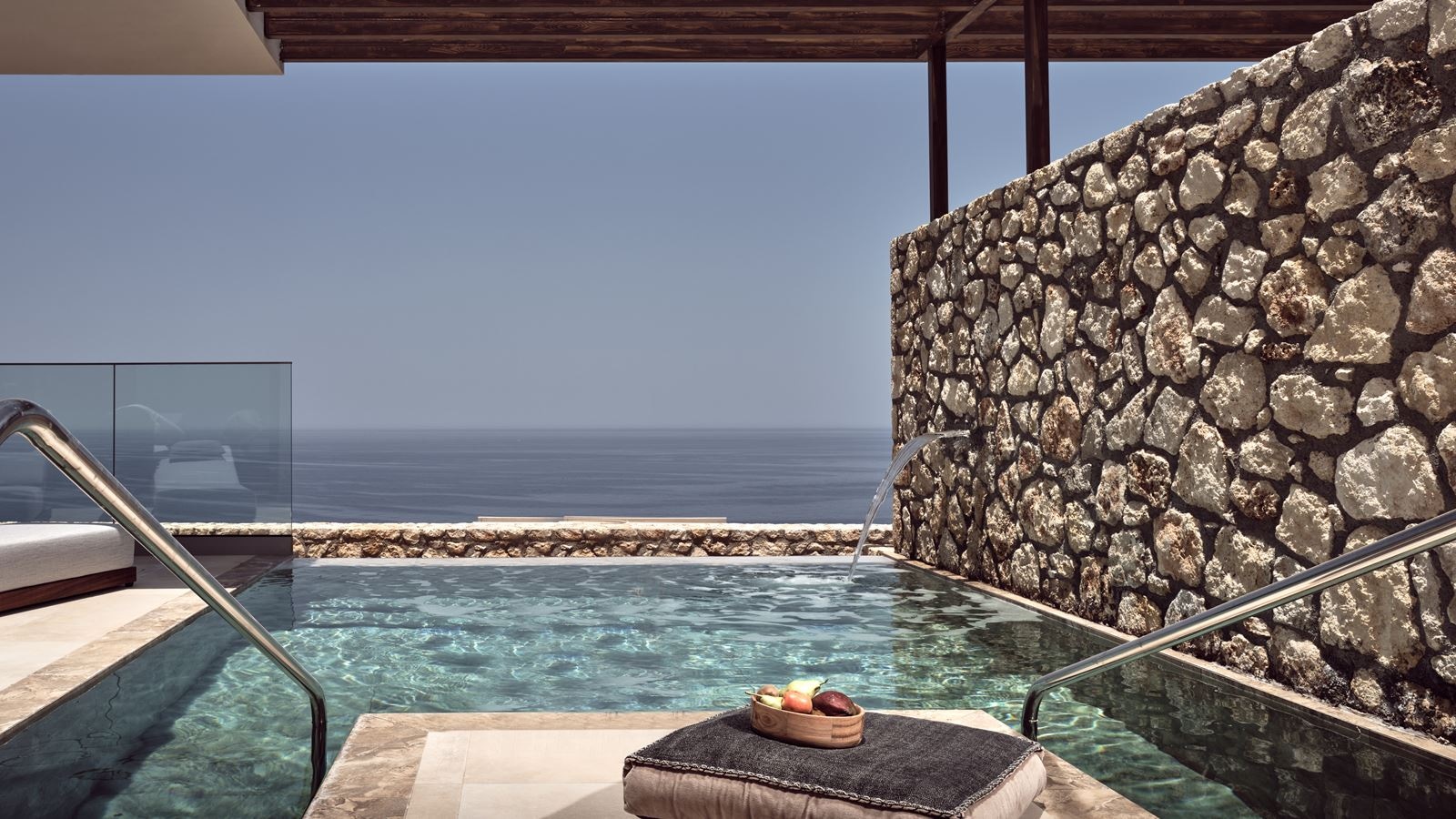 rooms-elite-suite-sea-view-with-infinity-private-pool