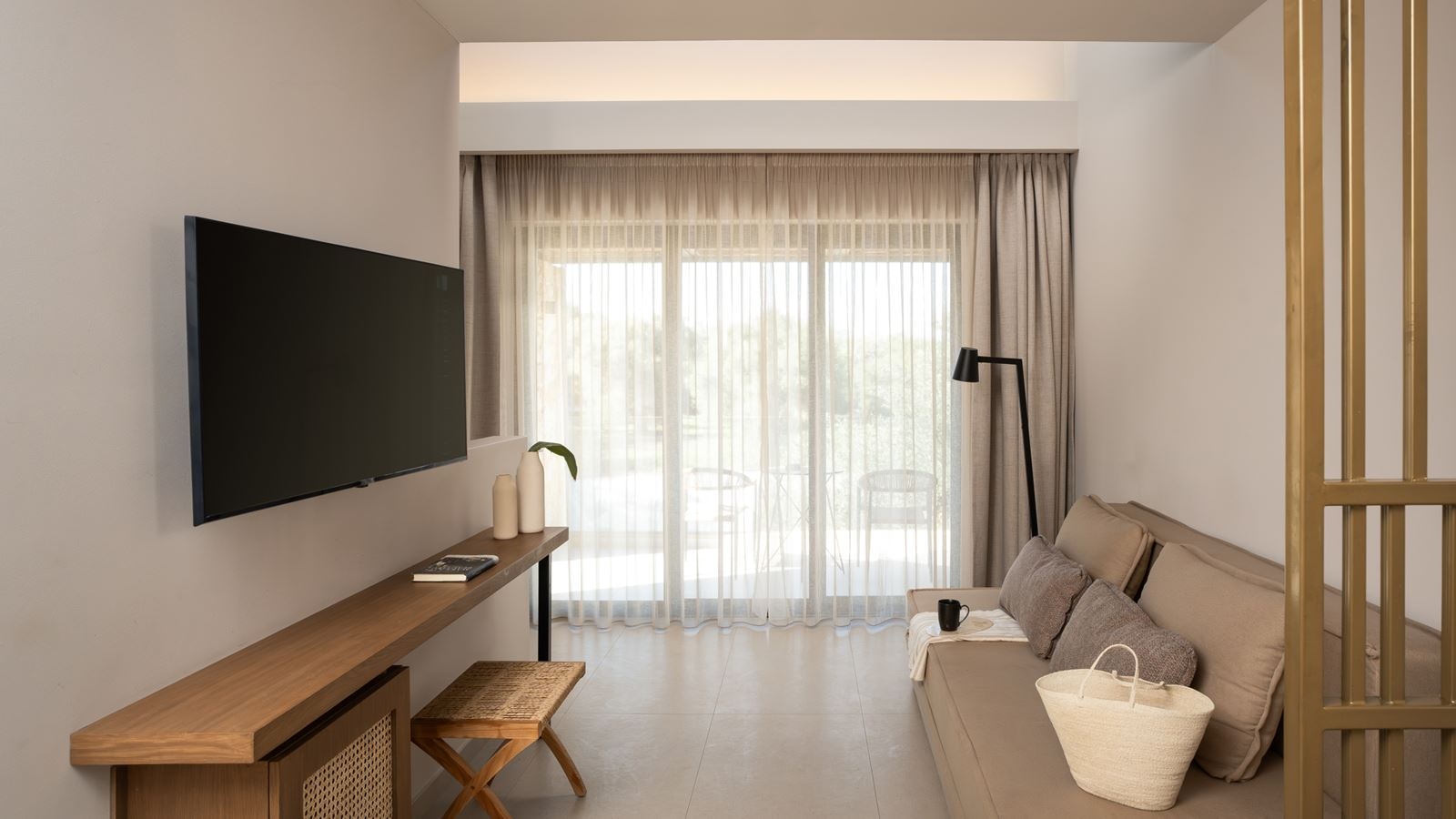 rooms-suite-family-duplex-pool-view