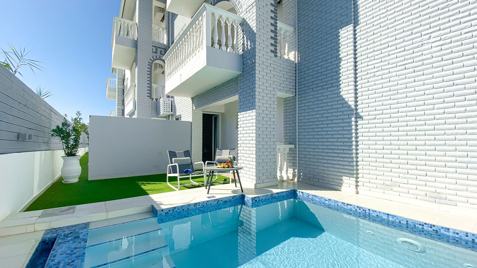 rooms-deluxe-suite-with-private-pool