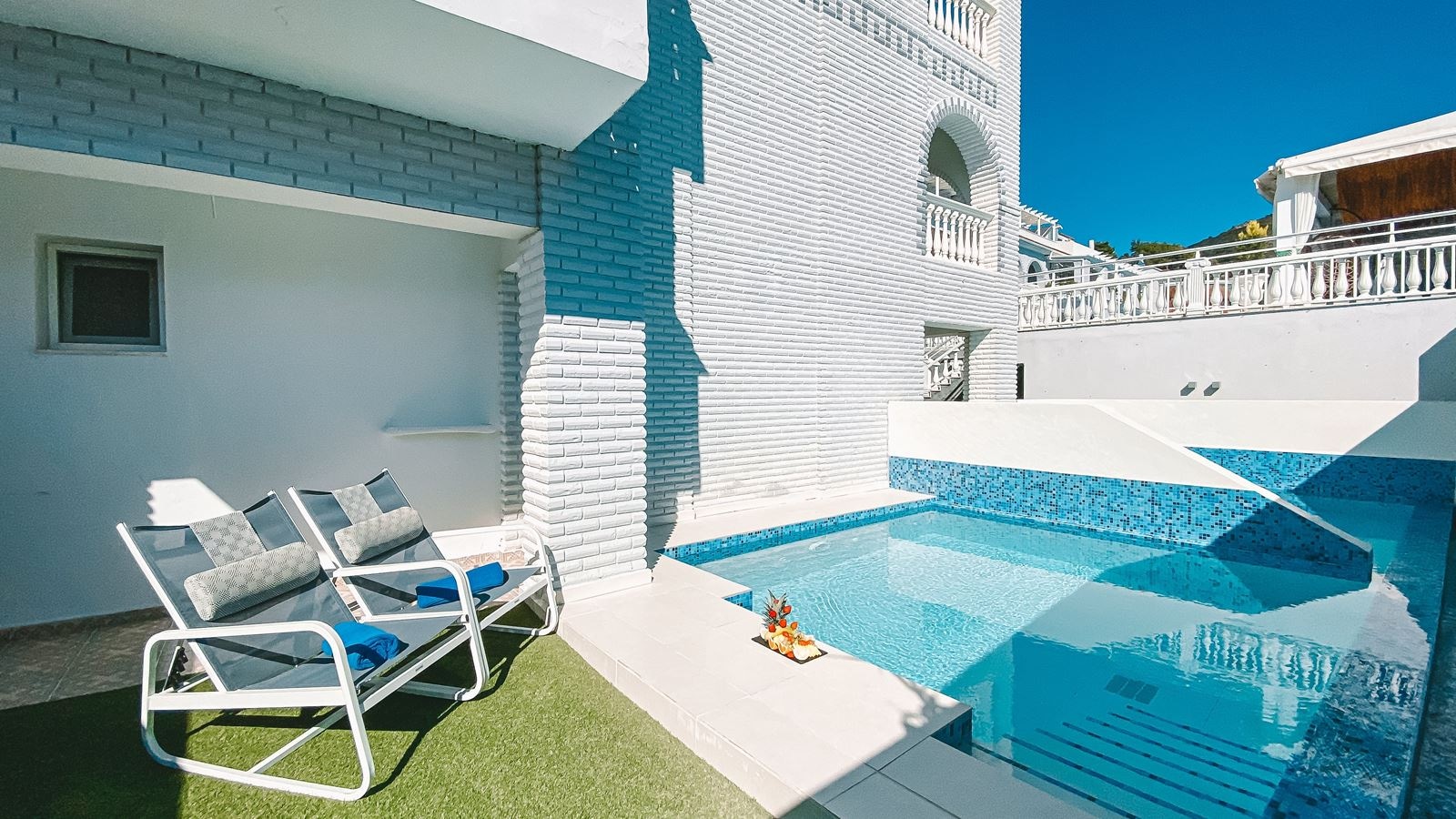 rooms-deluxe-suite-with-private-pool