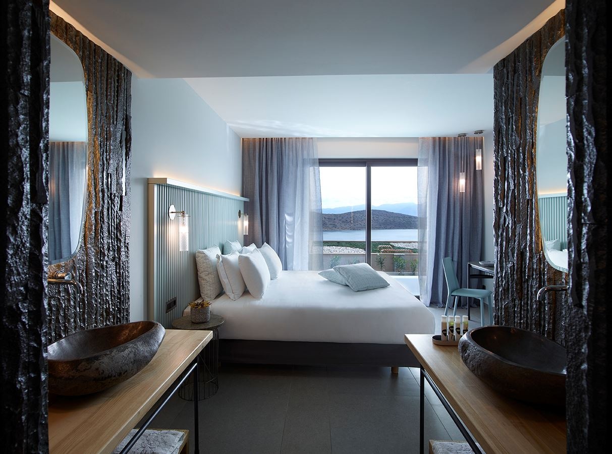 rooms-duplex-two-bedroom-suite-with-private-pool-sea-view