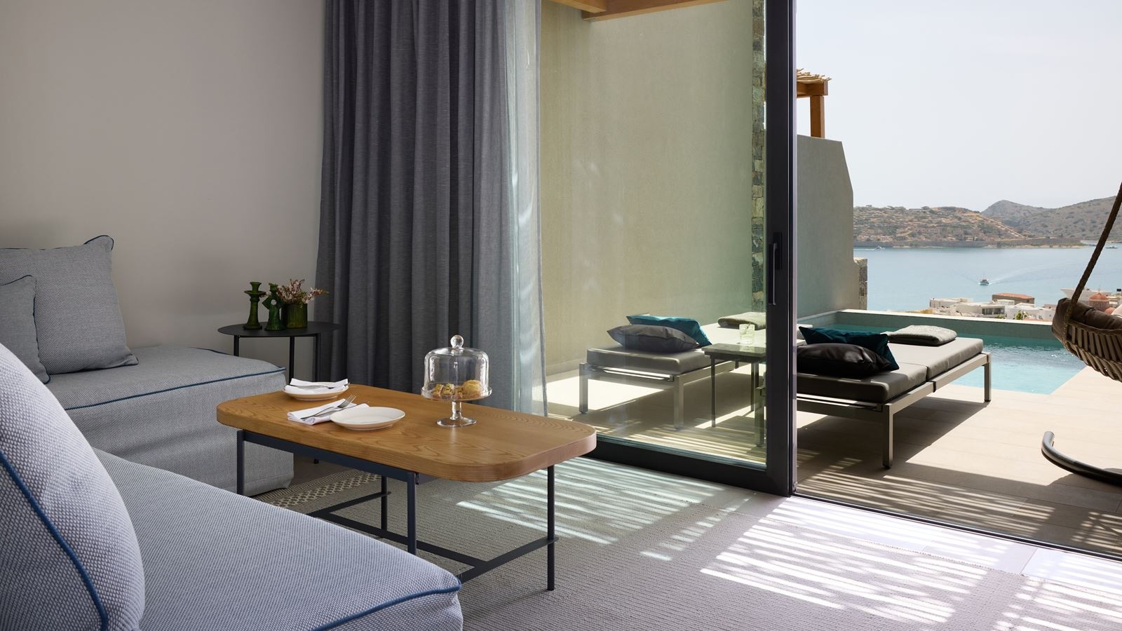 rooms-executive-suite-with-private-pool-sea-view