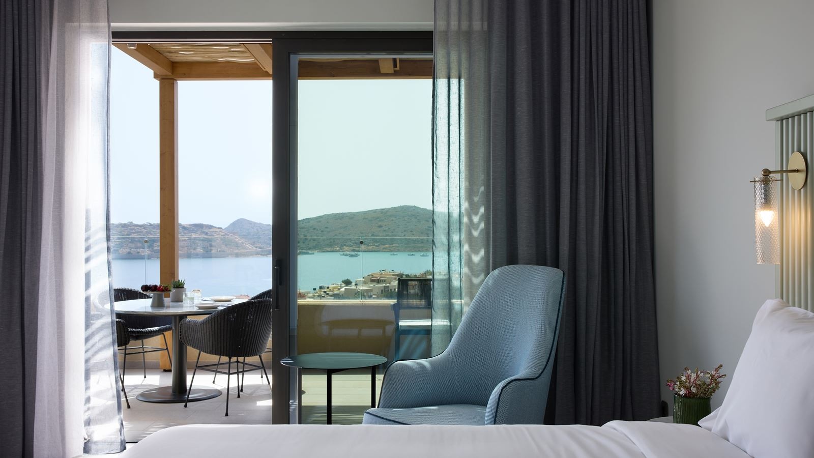 rooms-family-retreat-with-private-pool-sea-view