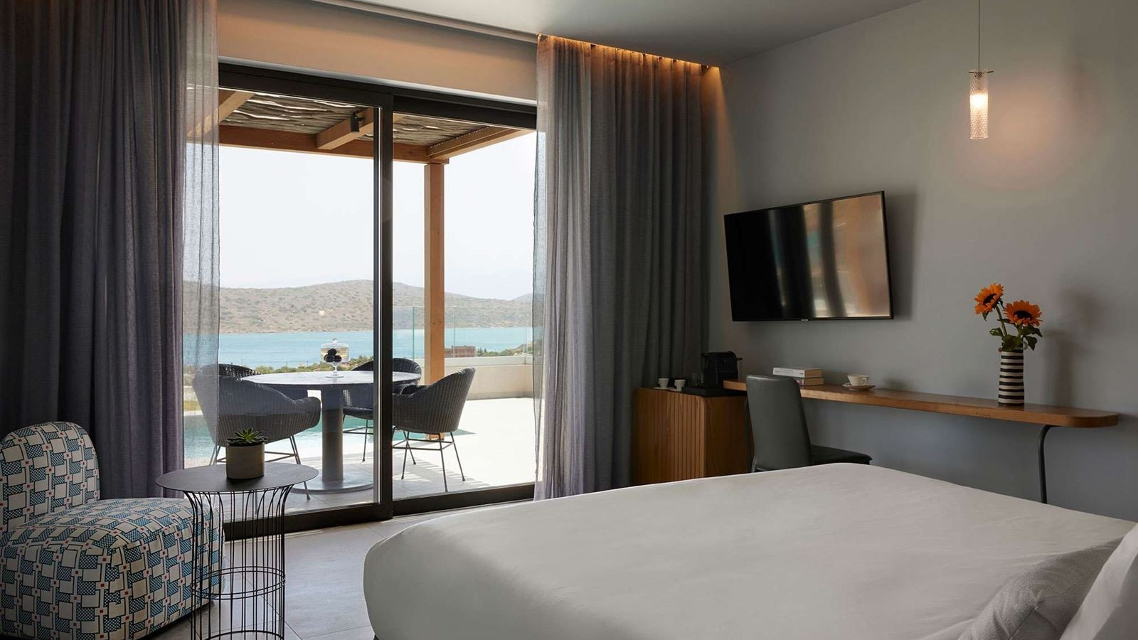 rooms-family-duplex-with-private-pool--basement-level--sea-view