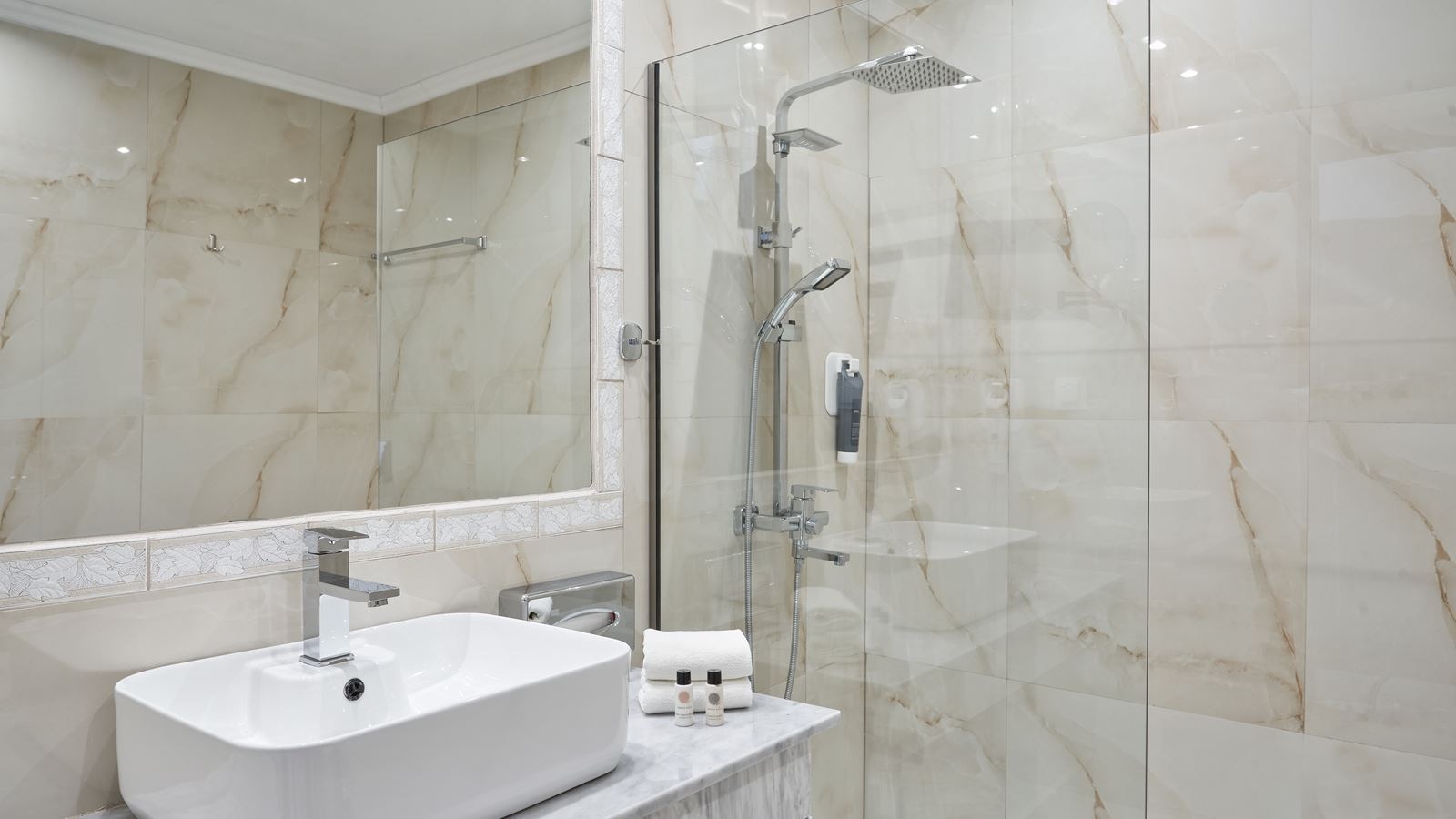 rooms-superior-double-with-plunge-pool