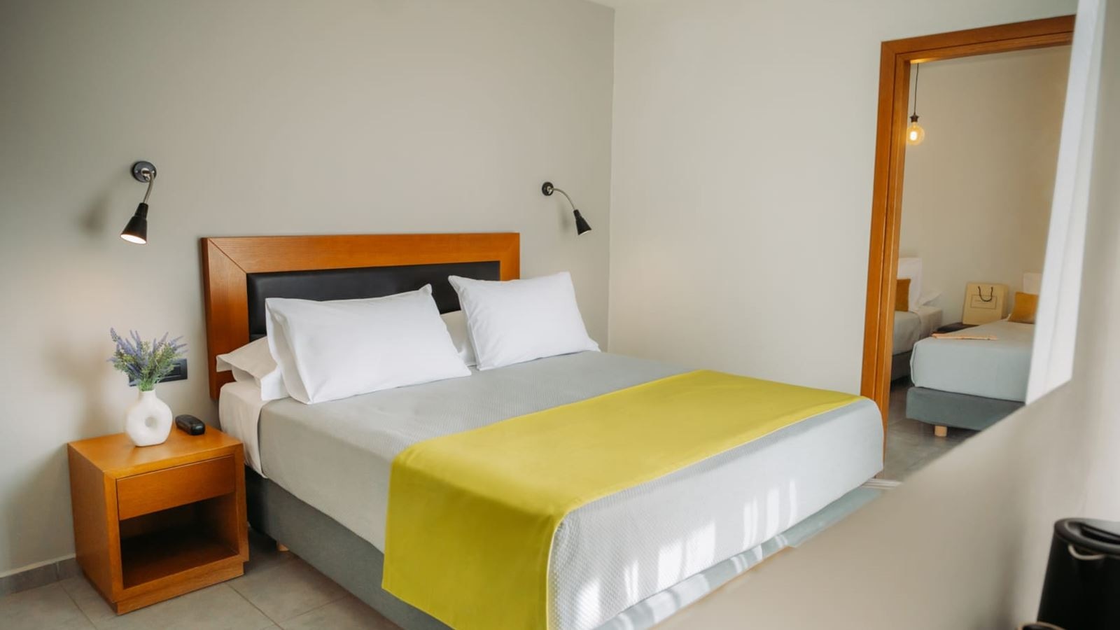 rooms-family-room-landview-balcony