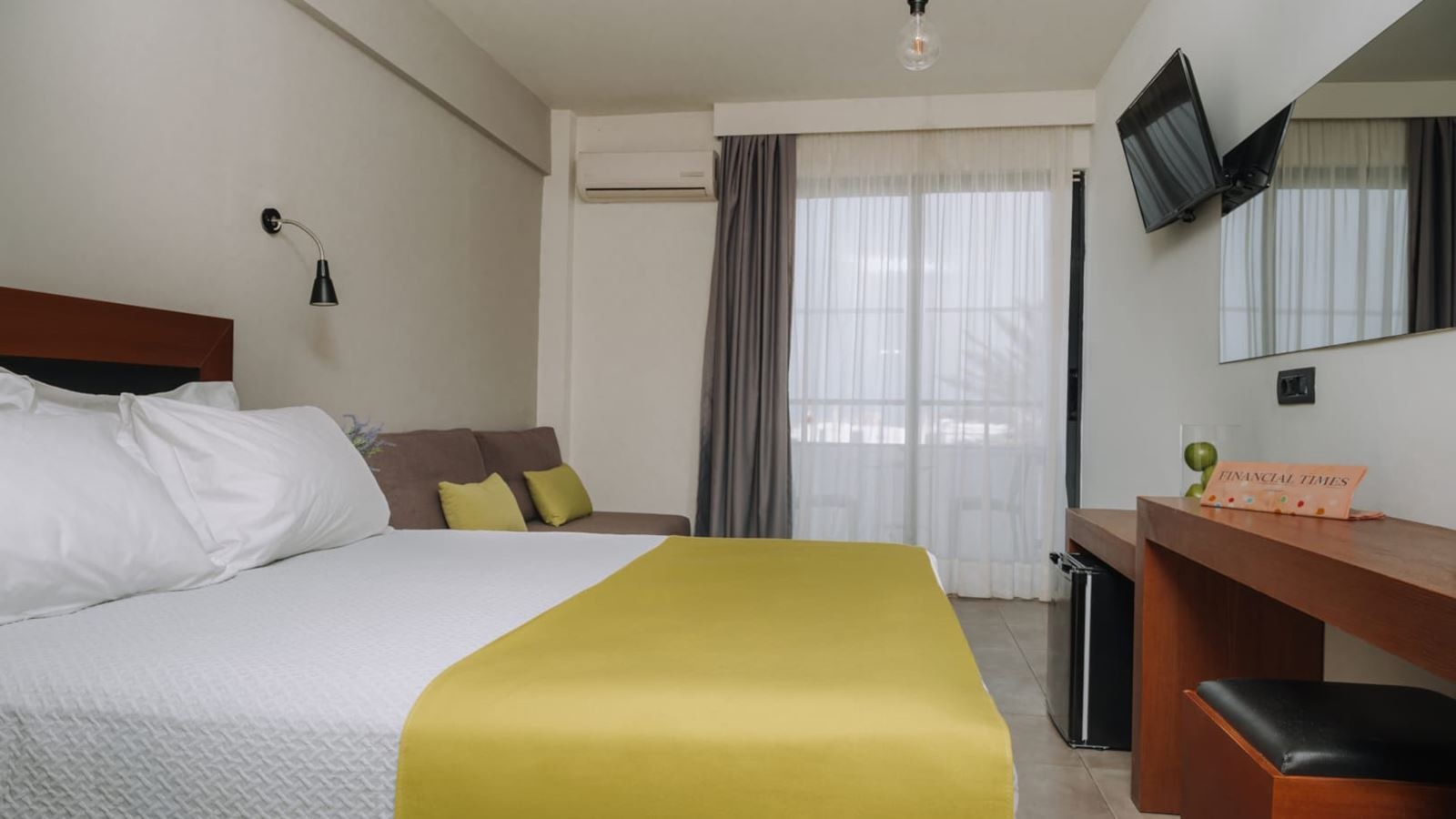 rooms-room-triple-landview-balcony