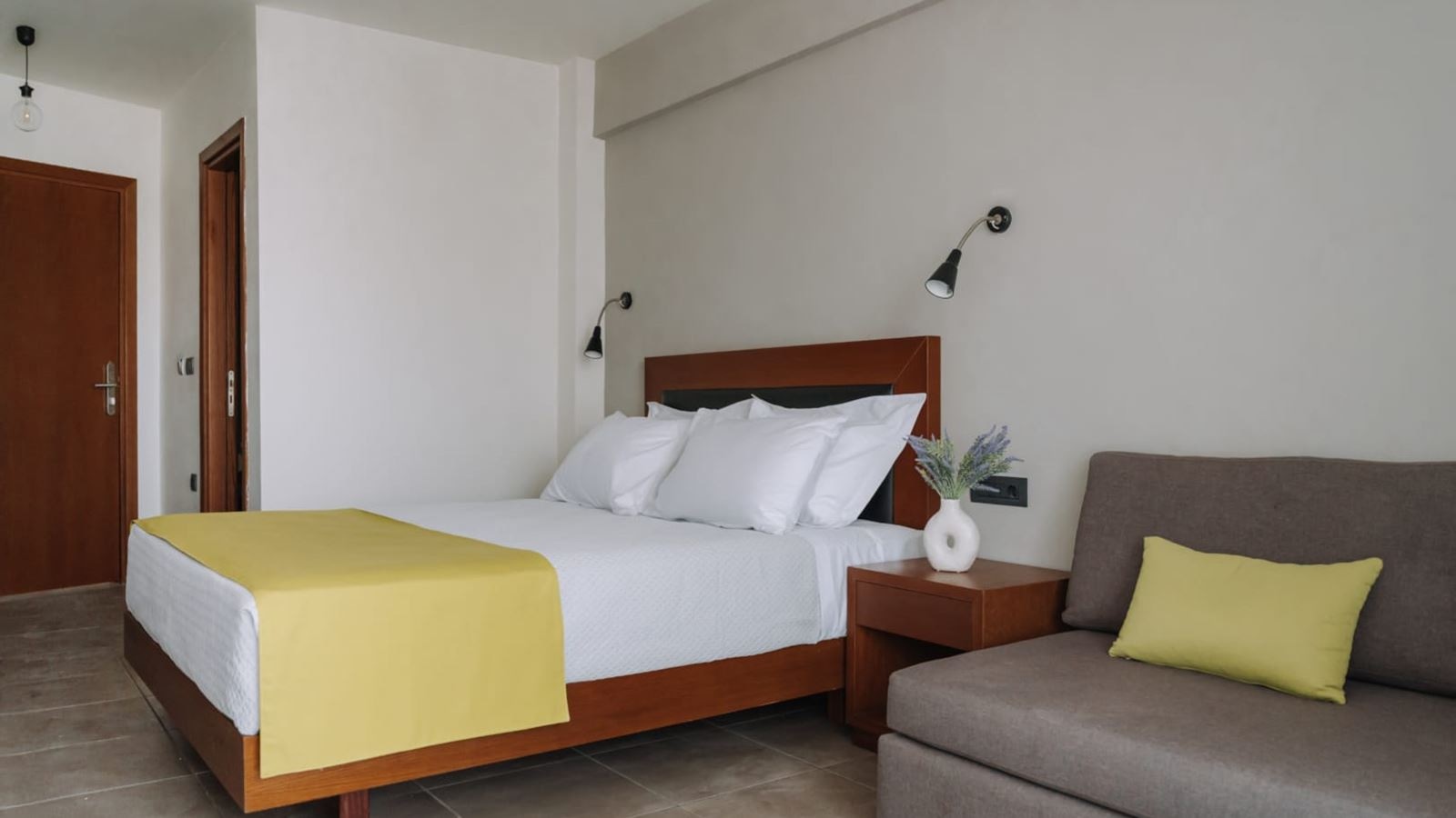 rooms-room-triple-landview-balcony