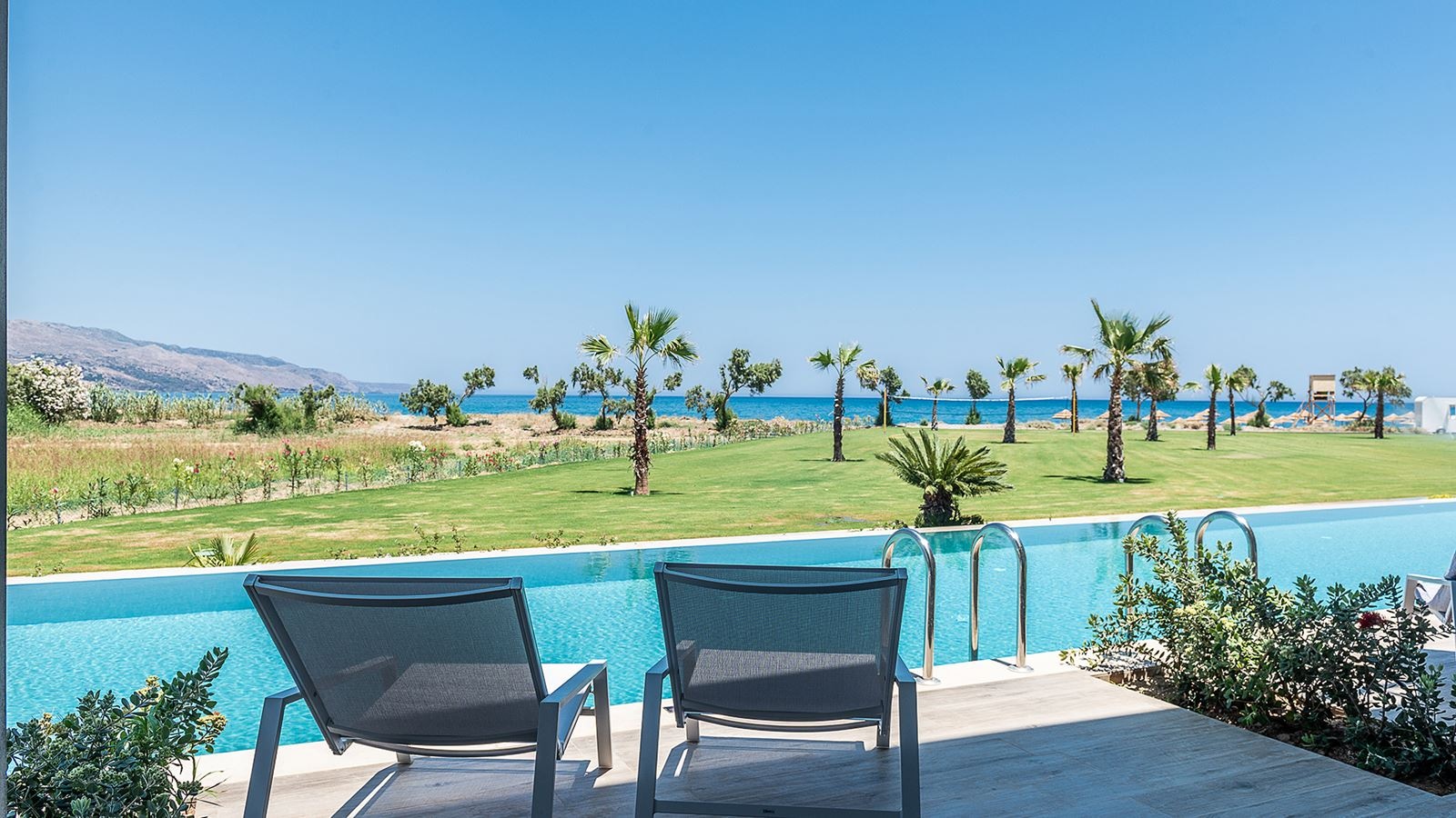 rooms-classic-room-side-sea-view-sharing-pool