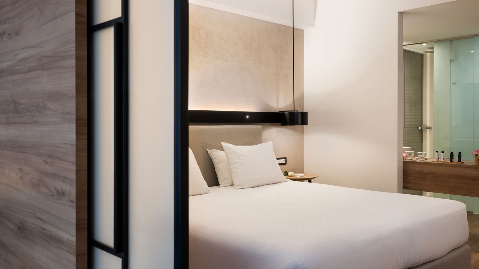 rooms-junior-suite-pool-view